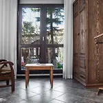 Artemis Hotel